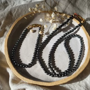 Ensemble collier et bracelet en perles grises
