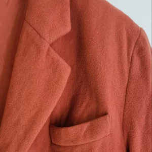 Manteau orange en laine