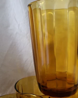 6 verres à eau ambrés à relief