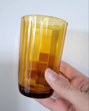 6 verres à eau ambrés à relief