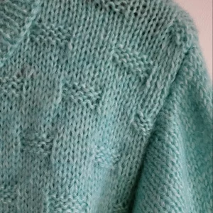 Pull tricoté main en laine