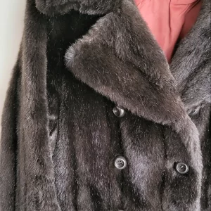 Manteau en fausse fourrure