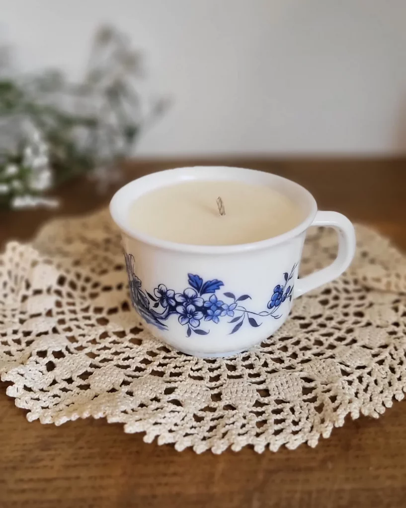 bougie naturelle parfum "sapin enneigé"