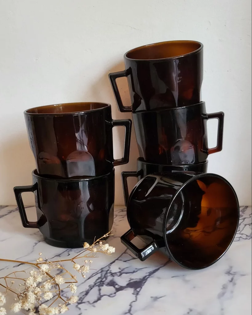 tasses en verre ambré vintage Arcoroc