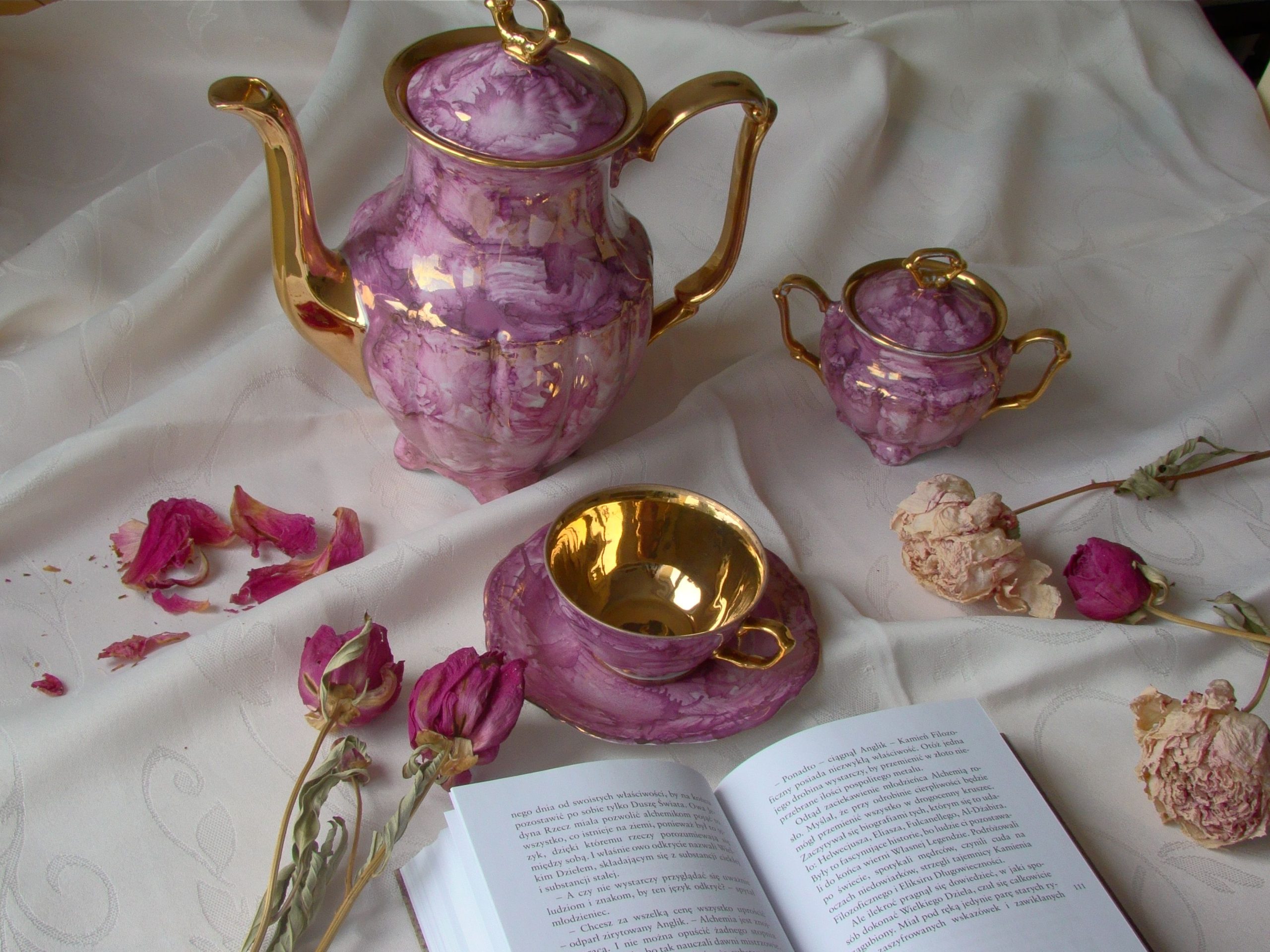 Service à thé porcelaine barbotine avec roses